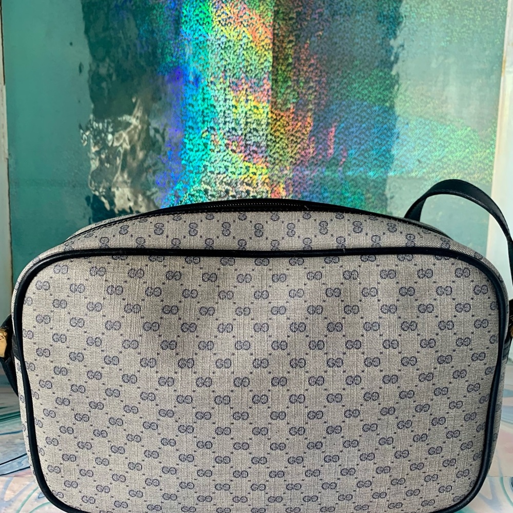 NO LOW BALLERS*Vintage Gucci Beige Monogram Crossbody Bag with Black/ Blue Trim - Picture 2 of 16